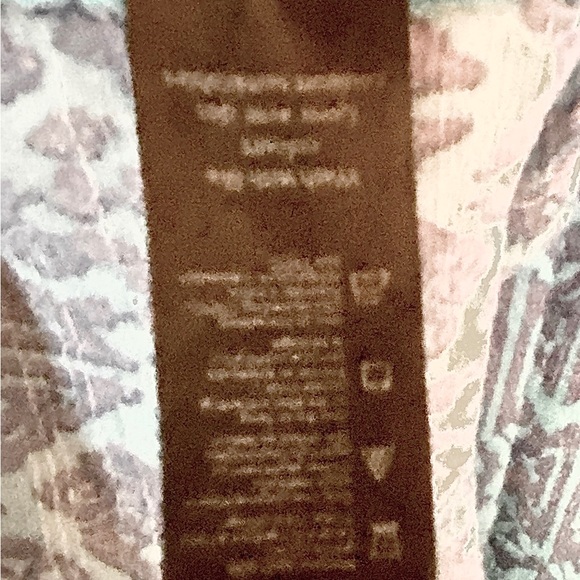 2x sleeves less blouse - Picture 3 of 5